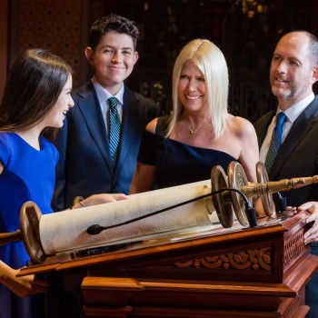 Bat mitzvah temple portraits with family