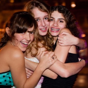 Bat mitzvah BFFs