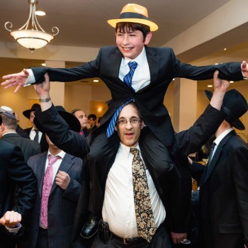 Entrance of bar mitzvah boy on shoulders