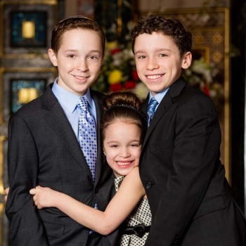 Mitzvah siblings in temple