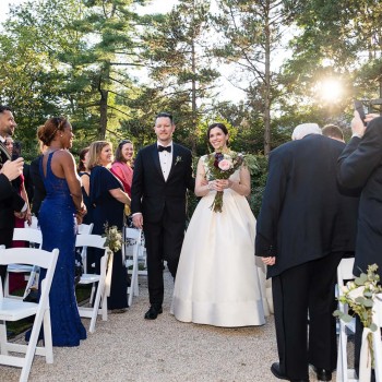 The-bride-walks-the-aisle