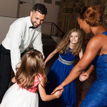 Wedding-guests-dance