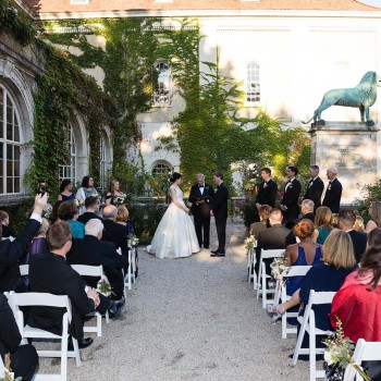 Wedding-party-and-guests