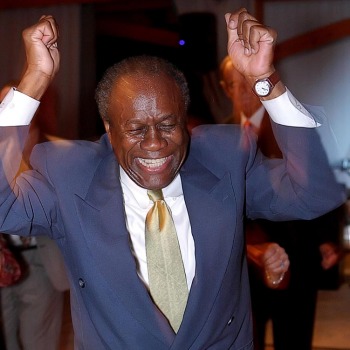 Wedding guest shows his dance moves