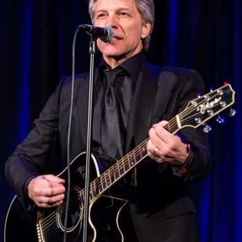 Jon-Bon-Jovi-performing-at-benefit-1