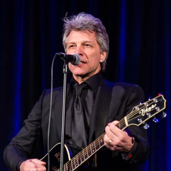 Jon-Bon-Jovi-performing-at-benefit-1