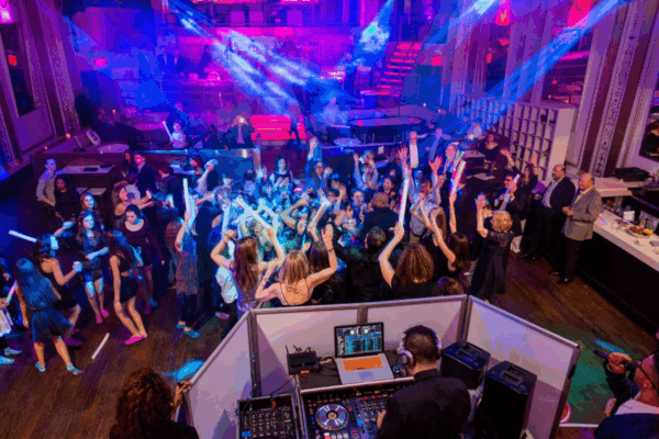 How to Showcase Tradition and Fun in Mitzvah Photography